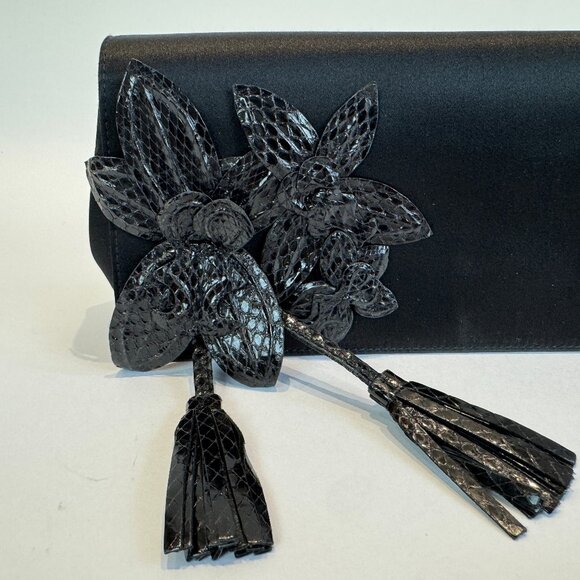 Gucci Black Satin Clutch with Floral Detail - Picture 4 of 16